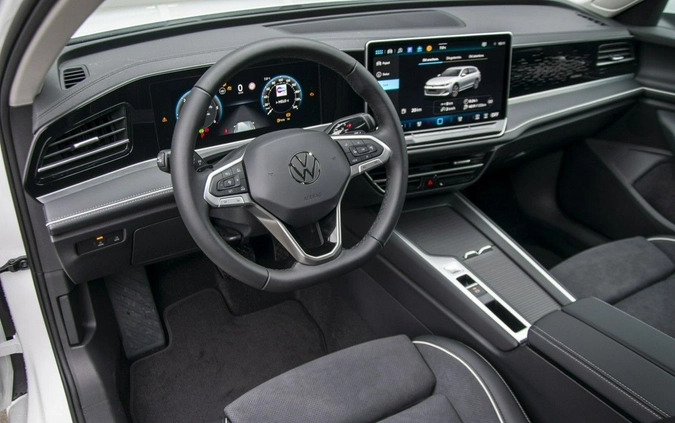 Volkswagen Passat cena 206100 przebieg: 5, rok produkcji 2024 z Wyśmierzyce małe 631